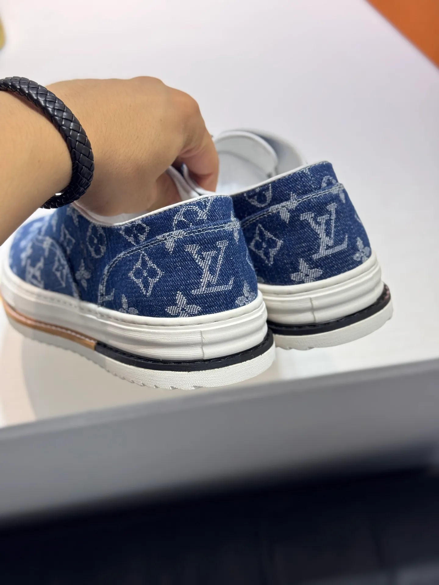 Men's shoes 💰400 [New style] 🌂🌂Top original order - Louis Vuitton®️ Trendy and fashionable yet low-key men's casual shoes, LV special fabric pattern on the upper, comfortable and breathable, sheepskin lining, original rubber outsole, 3 colors available ~ a must-have for sportsmen. Size: 38-44 (45 customized